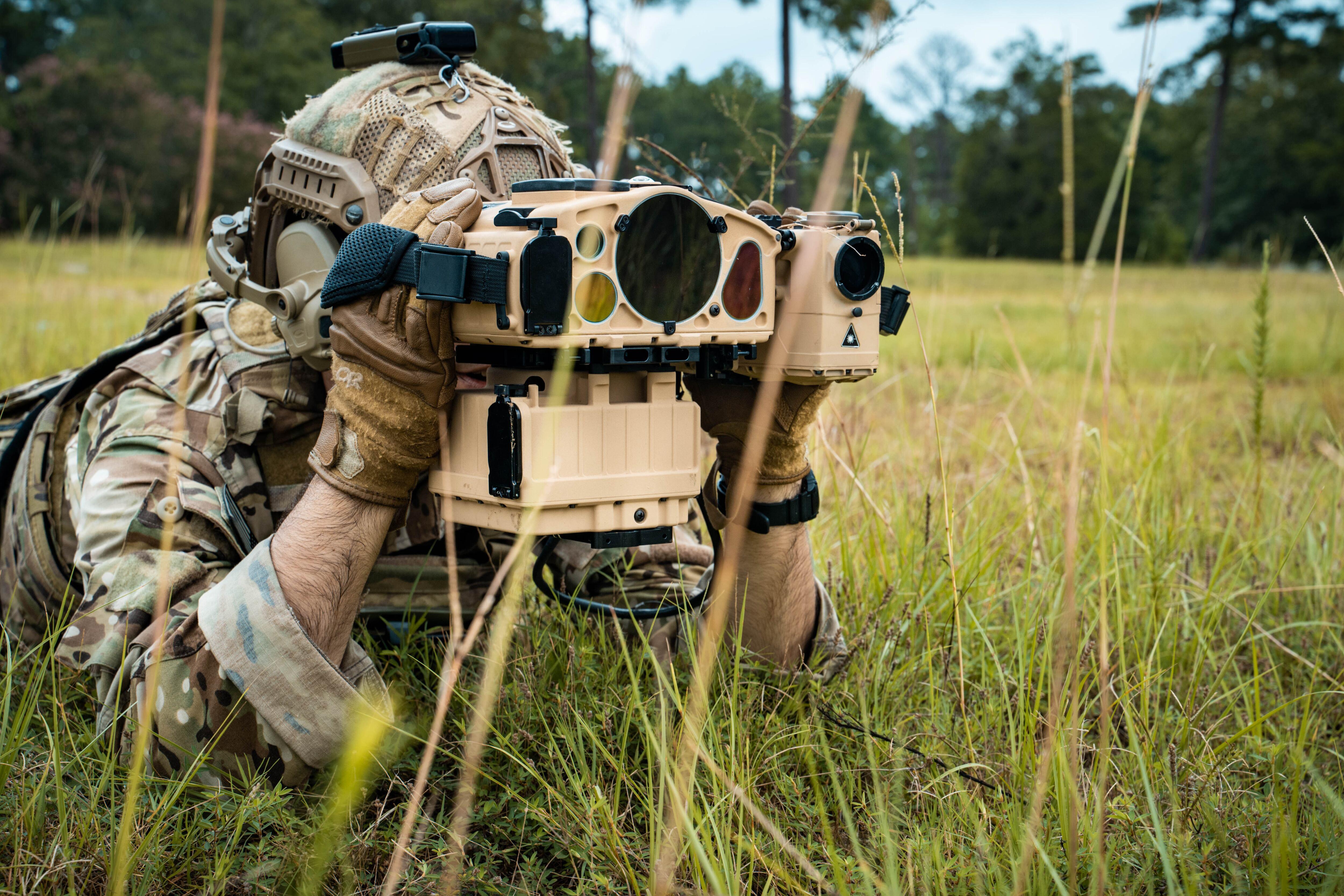 Military Reconnaissance Binoculars: Enhancing Long-Range Observation and Situational Awareness