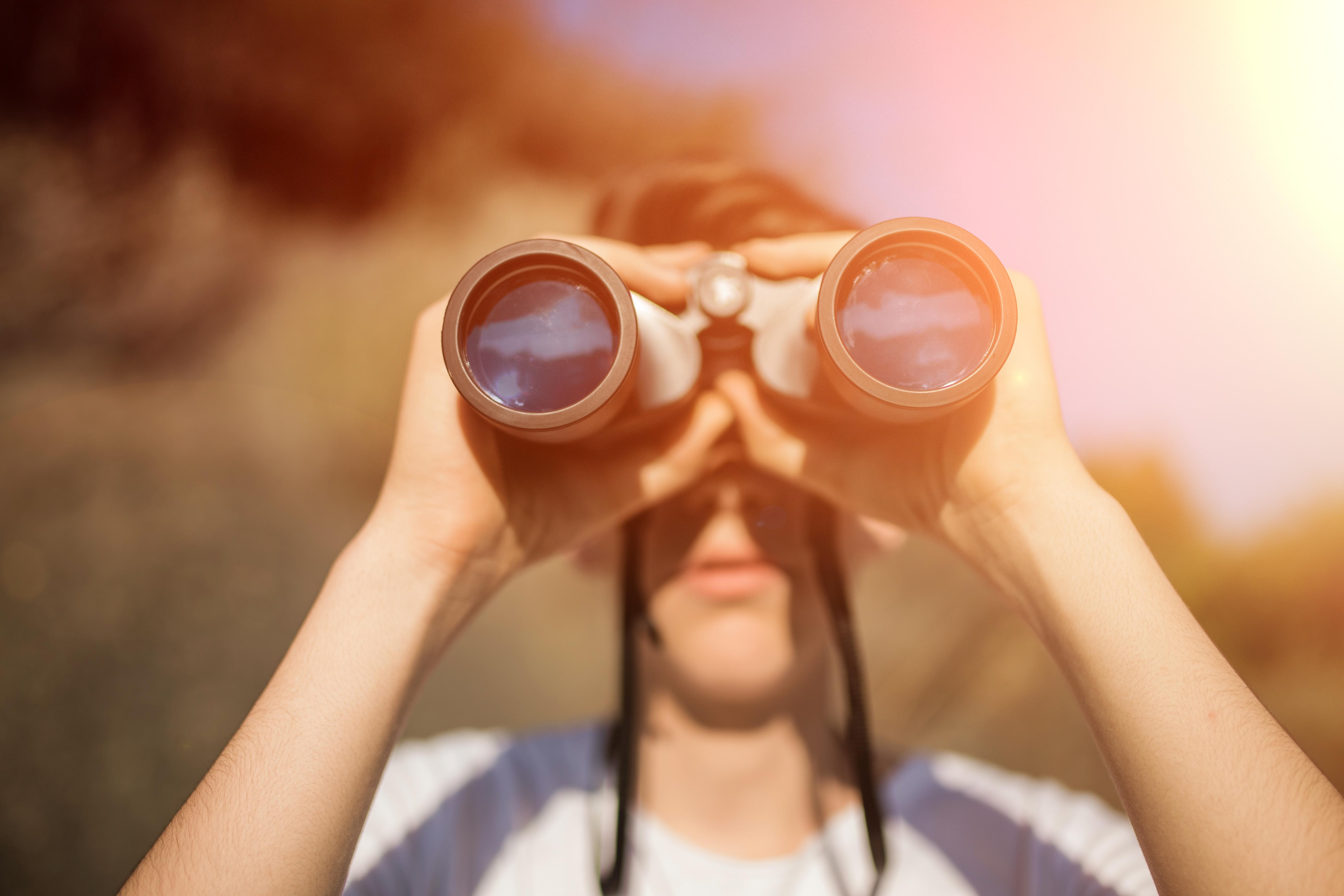 Military Reconnaissance Binoculars: Enhancing Long-Range Observation and Situational Awareness
