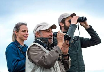 Compact Binoculars: How to Choose the Best Small Binoculars for Travel and Hiking